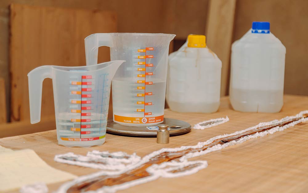 Como limpar as ferramentas da resina epóxi