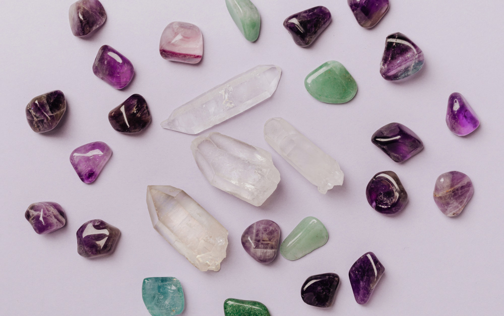 joias sintéticas feitas de resina epóxi.