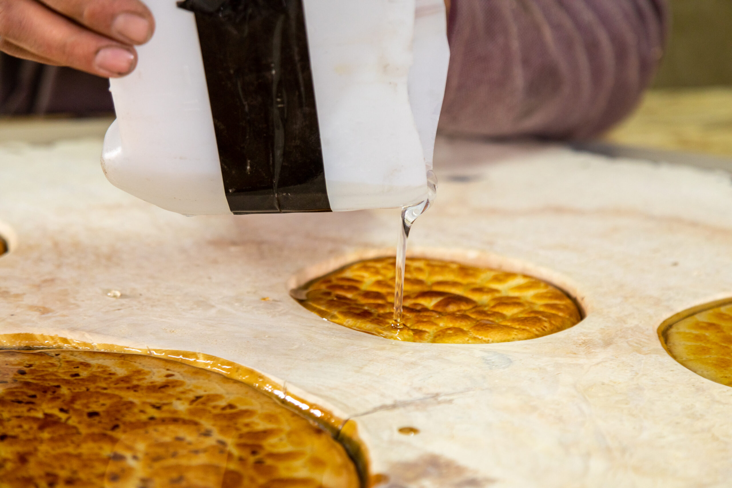 madeira protegida pelos raios UV por resina epóxi.